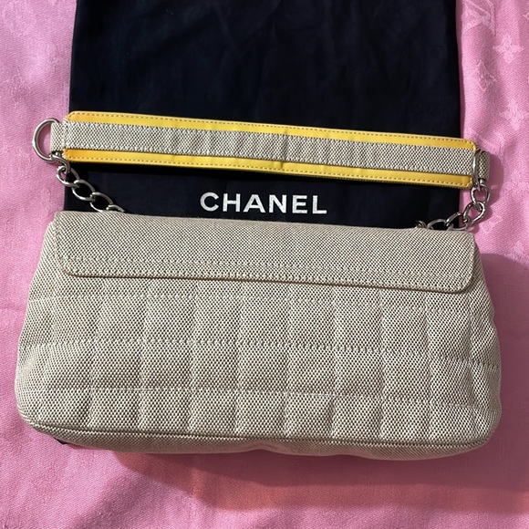 SALE!!! 🎉🎉🎉Chanel Limited Edition Camellia Canvas/Patent Flap Bag - Picture 4 of 17